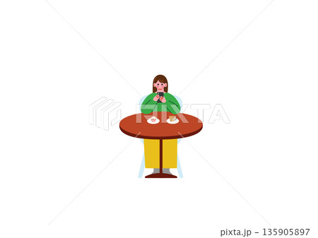 カフェで写真を撮る女性 カフェで写真を撮る女性 135905897