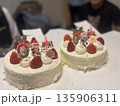 クリスマスケーキ 135906311