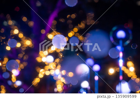 シャボン玉が舞う冬のイルミネーション｜東京ミッドタウン 135909599