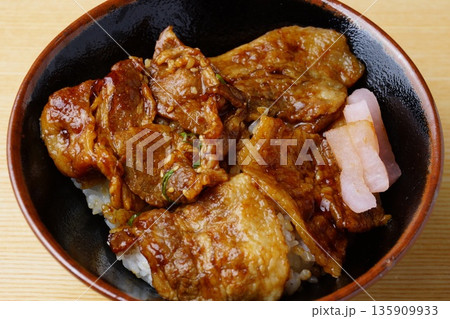 牛丼　焼肉丼 135909933