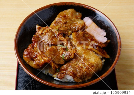 牛丼　焼肉丼 135909934