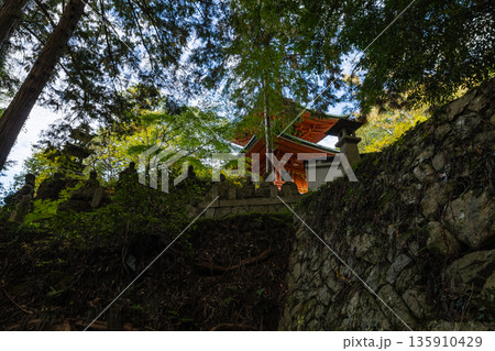日本 広島県三原市高坂町にある佛通寺の多宝塔 日本 広島県三原市高坂町にある佛通寺の多宝塔 135910429