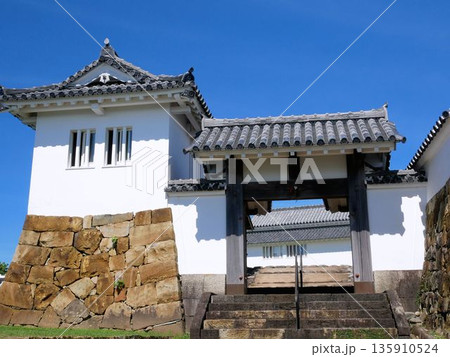 富岡城(富岡ビジターセンター)の入り口 (熊本県天草市) 富岡城(富岡ビジターセンター)の入り口 (熊本県天草市) 135910524
