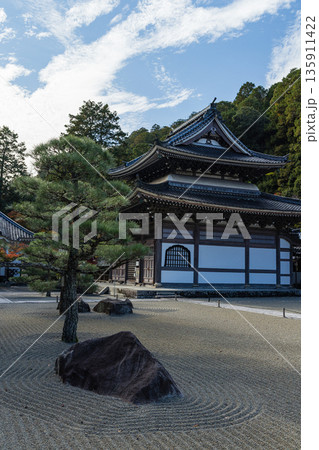 日本 広島県三原市高坂町にある佛通寺の佛殿 日本 広島県三原市高坂町にある佛通寺の佛殿 135911422