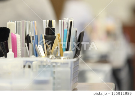 ネイルケアや美容に使う道具一式 ネイルケアや美容に使う道具一式 135911989