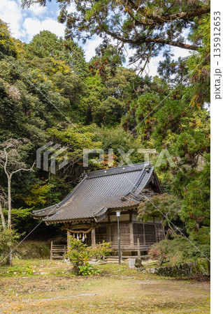 日本 広島県三原市八幡町にある御調八幡宮の境内にある若宮神社 日本 広島県三原市八幡町にある御調八幡宮の境内にある若宮神社 135912653