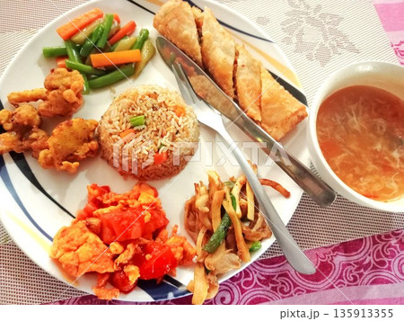 ネパールの昼食 2 ネパールの昼食 2 135913355