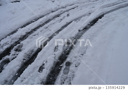 路面のわだちとアイスバーン 135914229
