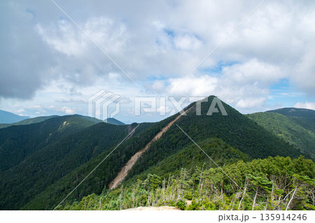 甲武信ヶ岳の景観 甲武信ヶ岳の景観 135914246