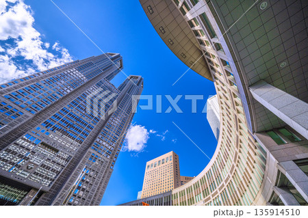 日本の東京都市景観　新宿の東京都庁などを望む。新時代へ＝令和8年1月25日 135914510