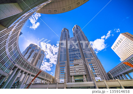 日本の東京都市景観　新宿の東京都庁などを望む。明日へ＝令和8年1月25日 135914658