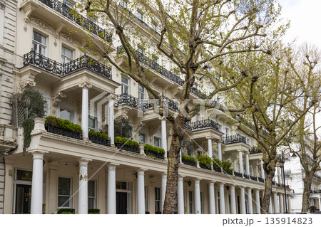 Luxury White Victorian Townhouses in London 135914823