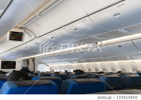 飛行機 機内座席 エコノミー 飛行機 機内座席 エコノミー 135914850