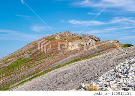 三国境から小蓮華山（大日岳）を望む　白馬大池～北アルプス白馬岳縦走登山 135915153