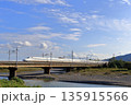 川を渡る白い新幹線と広大な青空 135915566
