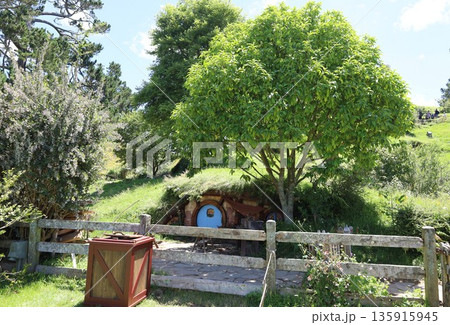 ホビット村の風景【ニュージーランド・マタマタ】 135915945