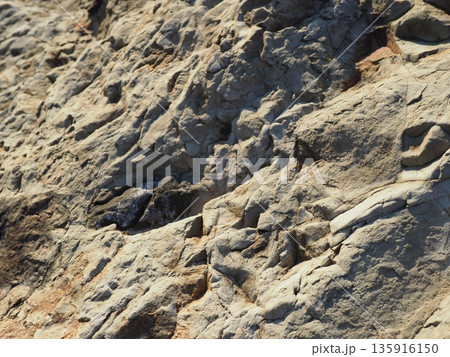 岩と砂の芸術 海の景色を堪能する コピースペース 自然が織りなす芸術バックグラウンド 岩と砂の芸術 海の景色を堪能する コピースペース 自然が織りなす芸術バックグラウンド 135916150