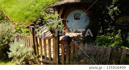 ホビット村の風景【ニュージーランド・マタマタ】 ホビット村の風景【ニュージーランド・マタマタ】 135916409