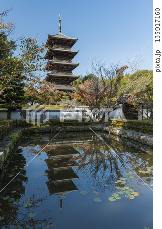 日本　岡山県総社市にある備中国分寺の五重塔 135917160