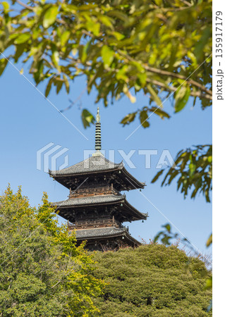 日本　岡山県総社市にある備中国分寺の五重塔 135917179