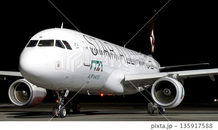 ITA エアウェイズ離陸準備完了 135917588