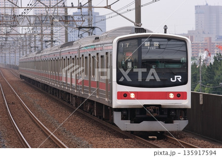 JR京葉線の高架線を疾走する205系電車_2010/6/20撮影 JR京葉線の高架線を疾走する205系電車_2010/6/20撮影 135917594