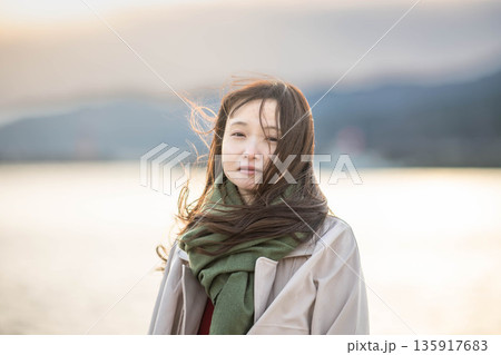 冬の海辺ポートレート 冬の海辺ポートレート 135917683