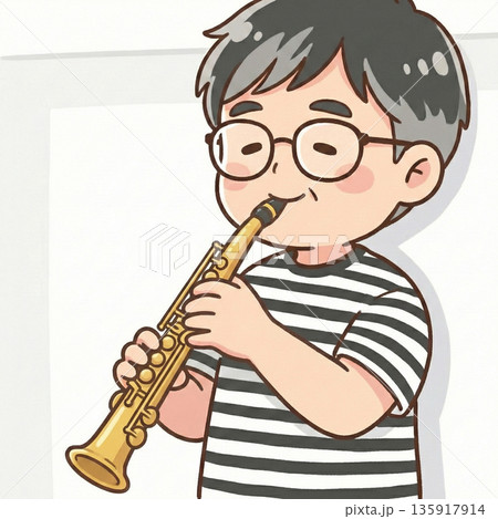 ソプラノサックスを吹くシニア男性のちびキャライラスト 135917914