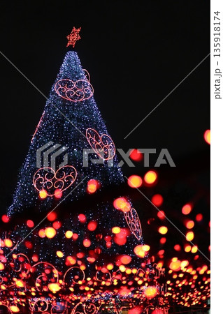 クリスマスのイルミネーション 135918174