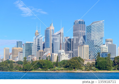 オーストラリアのシドニーで眺める街並みの風景 135918711