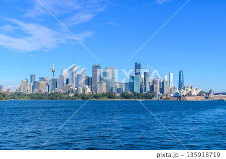 オーストラリアのシドニーで眺める街並みの風景 135918719