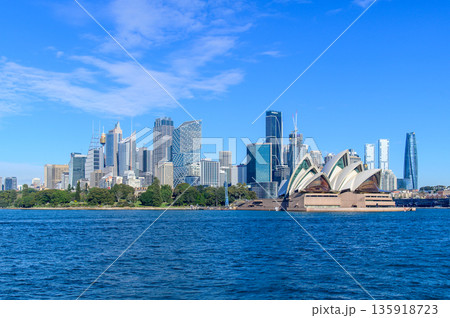 オーストラリアのシドニーで眺める街並みの風景 135918723