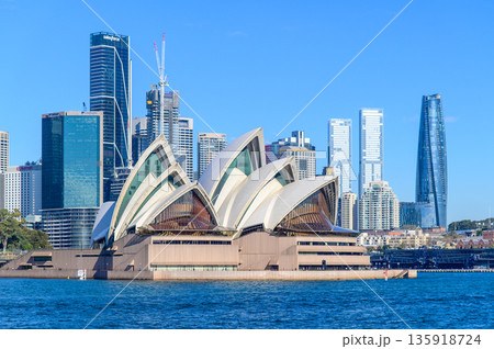 オーストラリアのシドニーで眺める街並みの風景 135918724