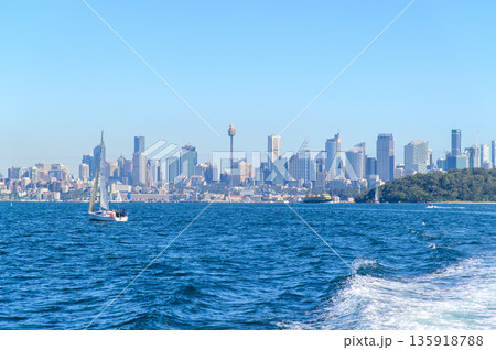 オーストラリアのシドニーで眺める街並みの風景 135918788