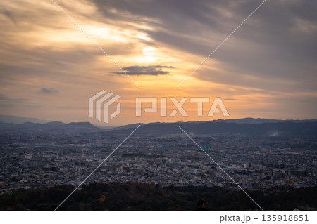 【秋】奈良公園 若草山からの眺望 【秋】奈良公園 若草山からの眺望 135918851
