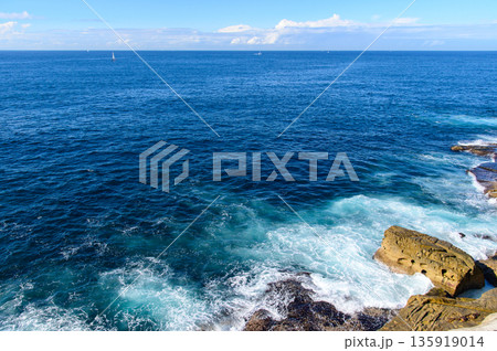 オーストラリアのシドニー近郊で眺める美しい海岸風景 135919014