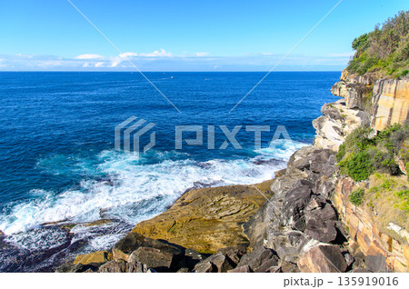 オーストラリアのシドニー近郊で眺める美しい海岸風景 135919016