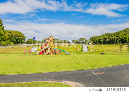 袋井市のみつかわ夢の丘公園の風景(静岡県) 袋井市のみつかわ夢の丘公園の風景(静岡県) 135919386