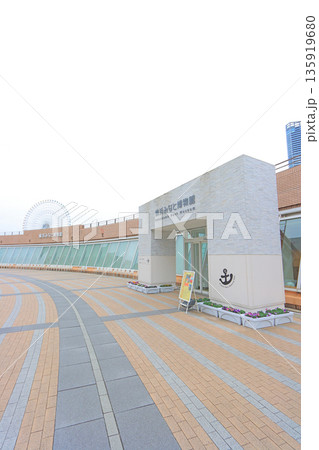 神奈川県横浜市、日本丸メモリアルパークの風景 135919680