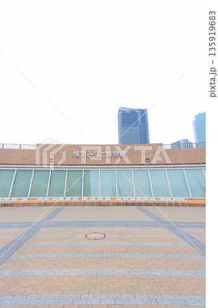 神奈川県横浜市、日本丸メモリアルパークの風景 135919683