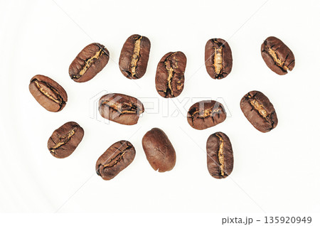 coffee beans on a white background 135920949