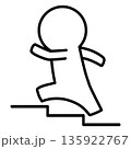 階段を駆け上がる人物のイラスト 135922767