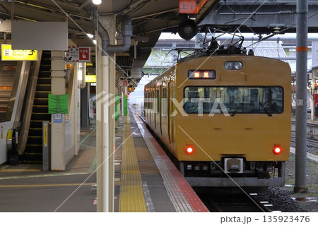 ［JR-V］伯備線115系電車（ワンマン運転：新見⇔米子） 135923476