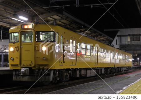 ［JR-V］伯備線115系電車（ワンマン運転：新見⇔米子） 135923480
