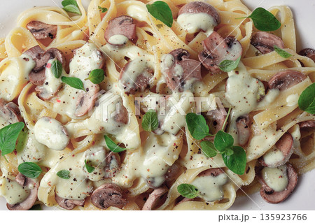 fettuccine with champignons, basil, in cream sauce, homemade, no people, fettuccine with champignons, basil, in cream sauce, homemade, no people, 135923766