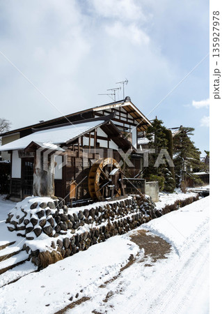 冬のたくみの里　水車小屋　群馬県 135927978