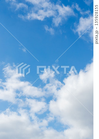 秋の終わりに青空と雲を見上げる29 秋の終わりに青空と雲を見上げる29 135928155