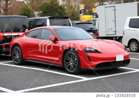 ドイツ製のスポーツカー（電気自動車） 135928510