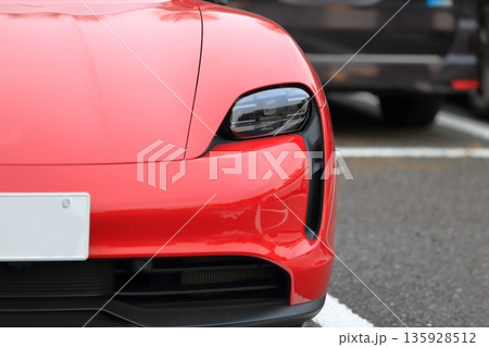 ドイツ製のスポーツカー（電気自動車） 135928512