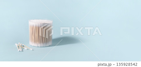 Bamboo cotton swabs for sustainable personal hygiene Bamboo cotton swabs for sustainable personal hygiene 135928542